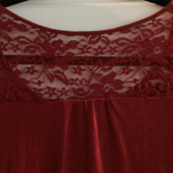 Long Sleeve Rust Colored T-Shirt w’ Lace yoke & Cuff - Picture 3 of 4